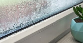 お風呂の換気扇は入浴中に回していいの？結露を防ぐ正しい換気🛀💨